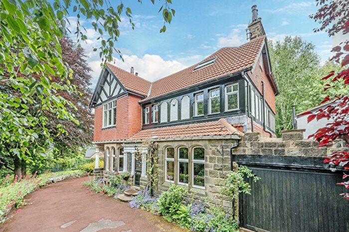 4 Bedroom Detached House For Sale In Avenue Des Hirondelles, Pool In Wharfedale, Otley, LS21