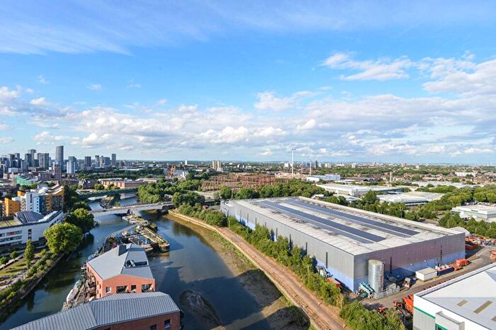 2 Bedroom Flat For Sale In Skyline Apartments, Bromley By Bow, London, E3