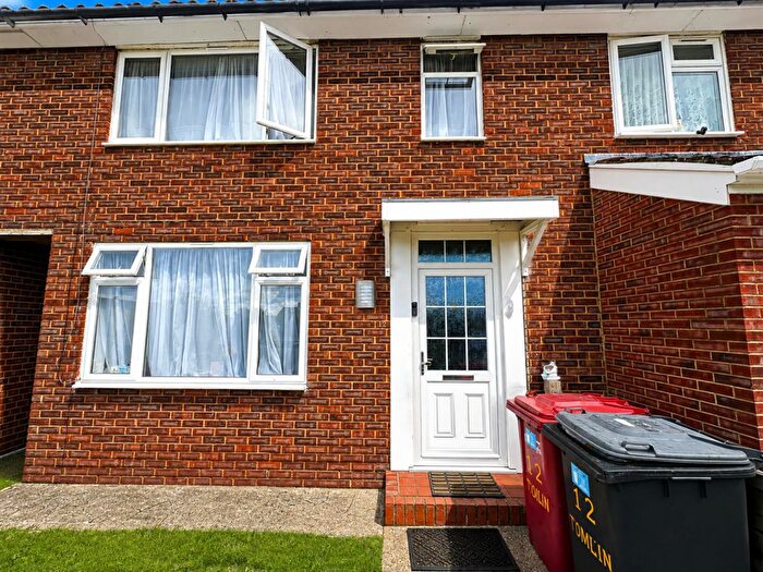 3 Bedroom Terraced House For Sale In Tomlin Road, Slough, SL2