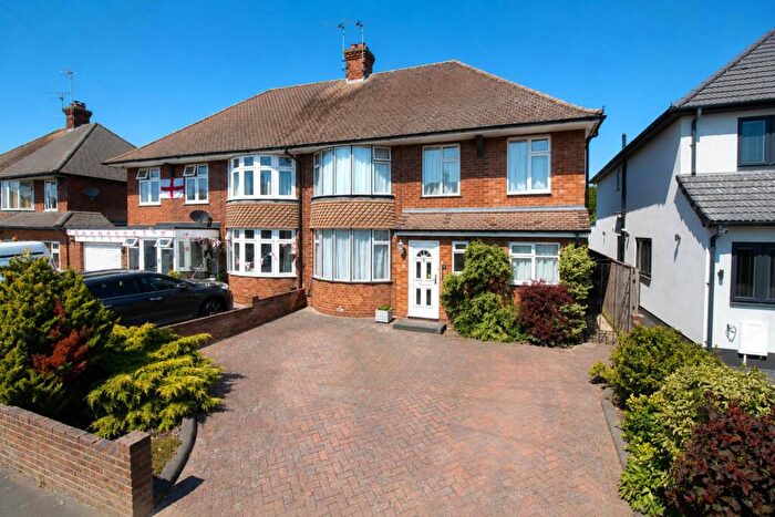4 Bedroom Semi-Detached House For Sale In Broughton Avenue, Aylesbury, HP20