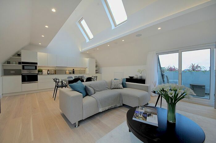 2 Bedroom Flat To Rent In Ealing Green, London, W5