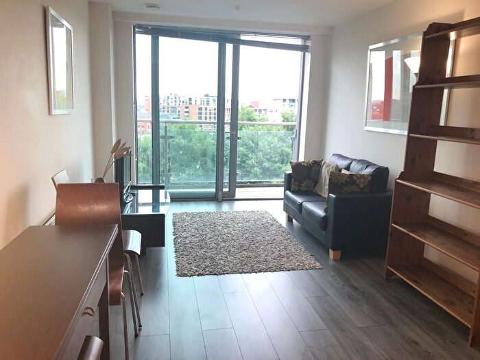 2 Bedroom Flat To Rent In Whitehall Quay, Leeds, West Yorkshire, LS1