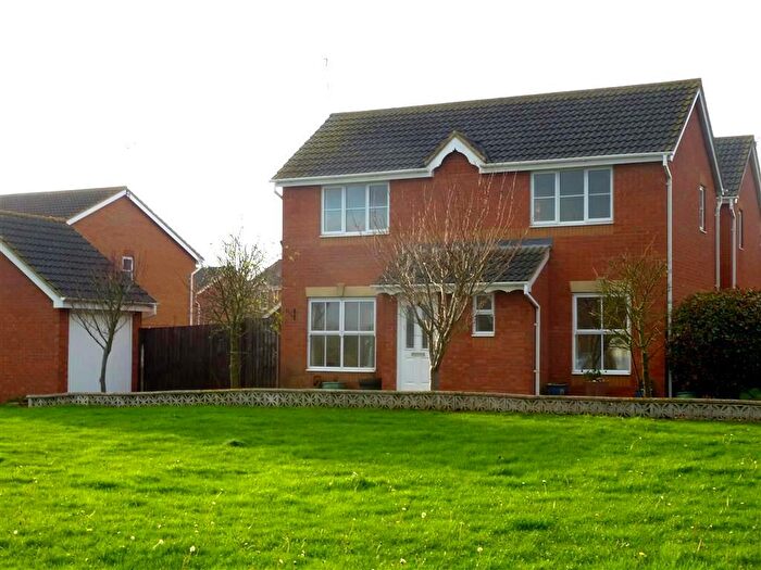 3 Bedroom House To Rent In Moors Close, Deanshanger, Milton Keynes, MK19