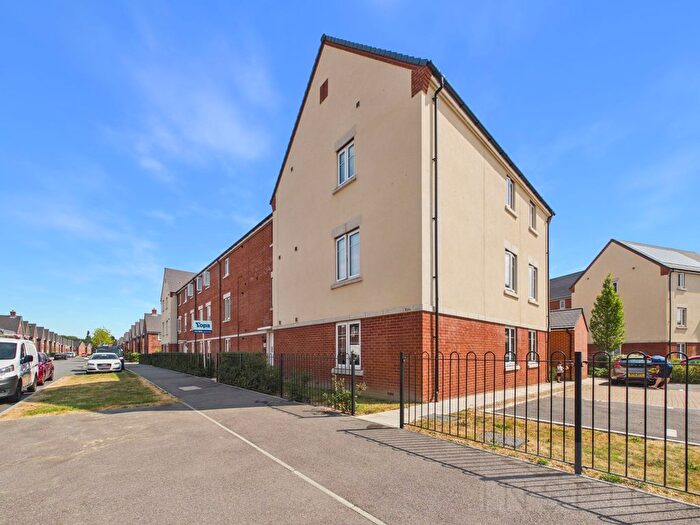2 Bedroom Flat For Sale In Killick Close, Crawley, RH10