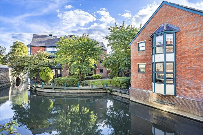 2 Bedroom Flat For Sale In Watermans Reach, Brook Street, Grandpont, OX1