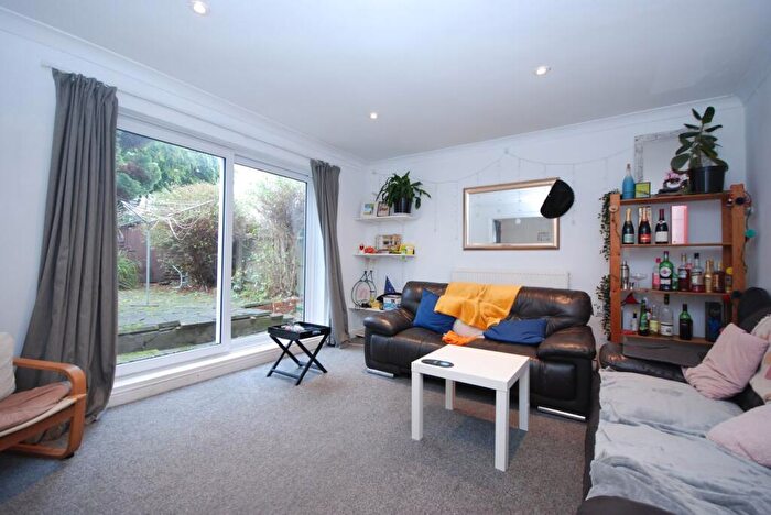 4 Bedroom Property To Rent In Little Dimocks, London, SW12