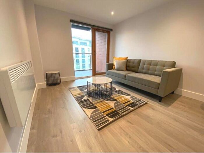 2 Bedroom Apartment To Rent In Mackenzie House, LS10