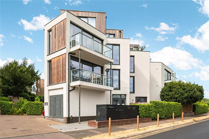 2 Bedroom Apartment For Sale In Albemarle Road, Beckenham, BR3