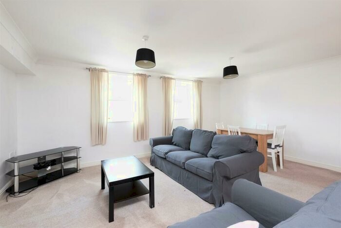 2 Bedroom Flat To Rent In Albany Road, Bath, BA2