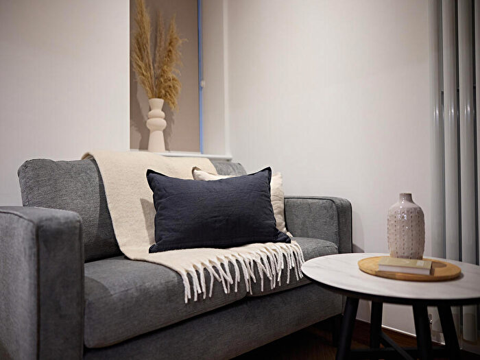 1 Bedroom Apartment To Rent In Apt, Live Oasis Merrion Street Gardens #, LS2