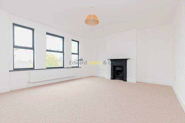 4 Bedroom Flat To Rent In Stamford Hill, London, N16