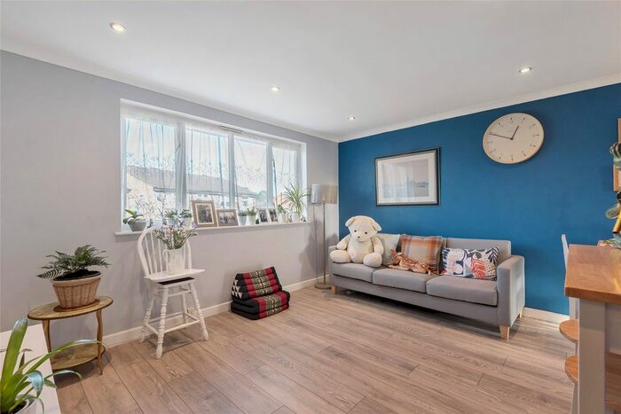 1 Bedroom Maisonette To Rent In Medina Close, Wokingham, Berkshire, RG41