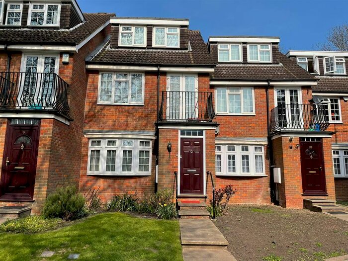 1 Bedroom Flat To Rent In Bramble Close, Stanmore, HA7