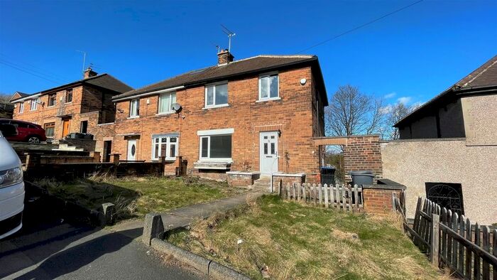 3 Bedroom Semi-Detached House To Rent In Summerbridge Drive, Bradford, BD10