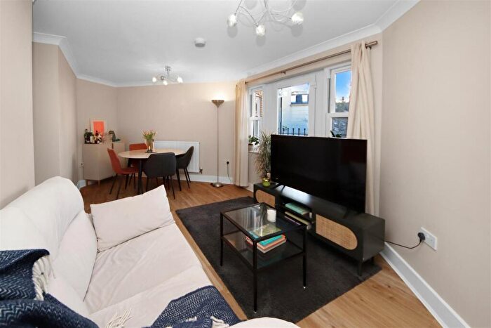 2 Bedroom Flat For Sale In St. Matthews Gardens, Cambridge, CB1