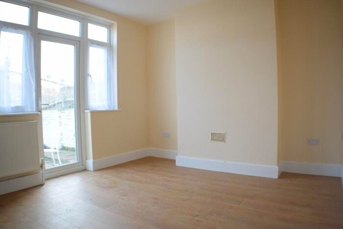 3 Bedroom Semi Detached House To Rent In Boycroft Avenue, London, NW9