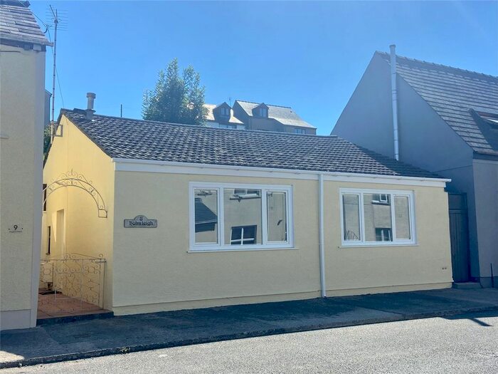 Bungalow To Rent In Prospect Place, Pembroke Dock, Pembrokeshire, SA72