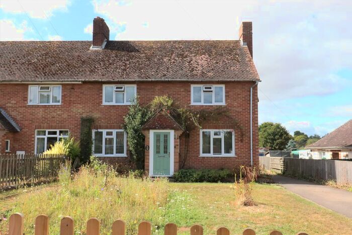 3 Bedroom Semi-Detached House For Sale In Woodlane Close, Bramdean, Alresford, SO24