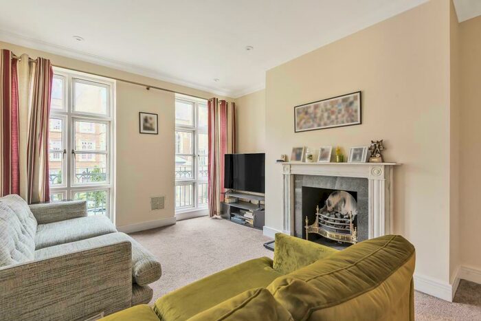 2 Bedroom Apartment To Rent In Virginia Water, Surrey, GU25