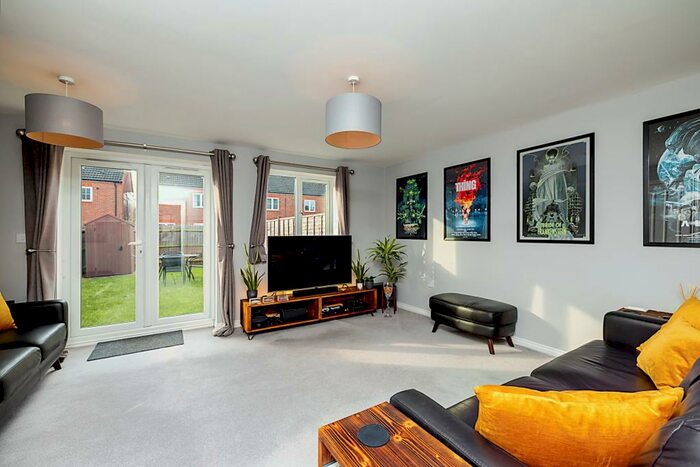 3 Bedroom End Of Terrace House For Sale In Priors Grove Close, Warwick, Warwickshire, CV34