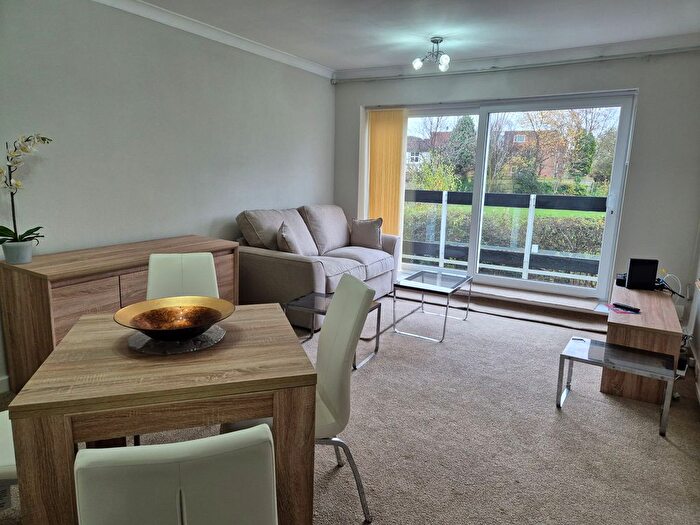 2 Bedroom Flat To Rent In Links View Court, Manchester, M45