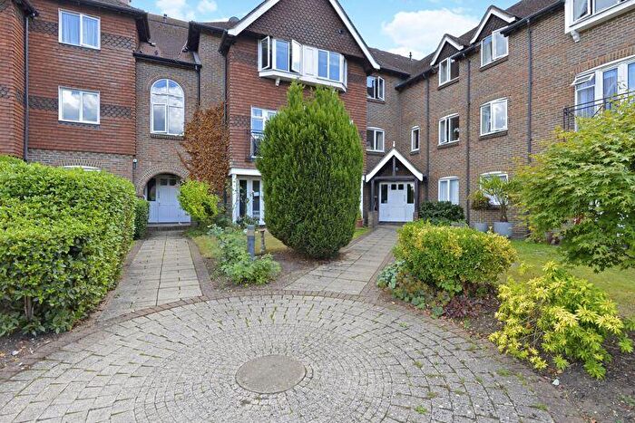 2 Bedroom Flat To Rent In Large Two Double Bedroom Apartment In Central Godalming, GU7