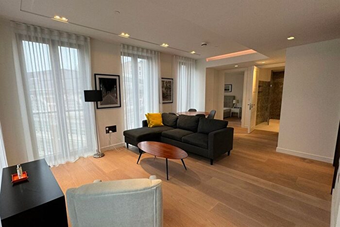 1 Bedroom Flat To Rent In Lincoln Square, Portugal Street, Holborn, London, WC2A