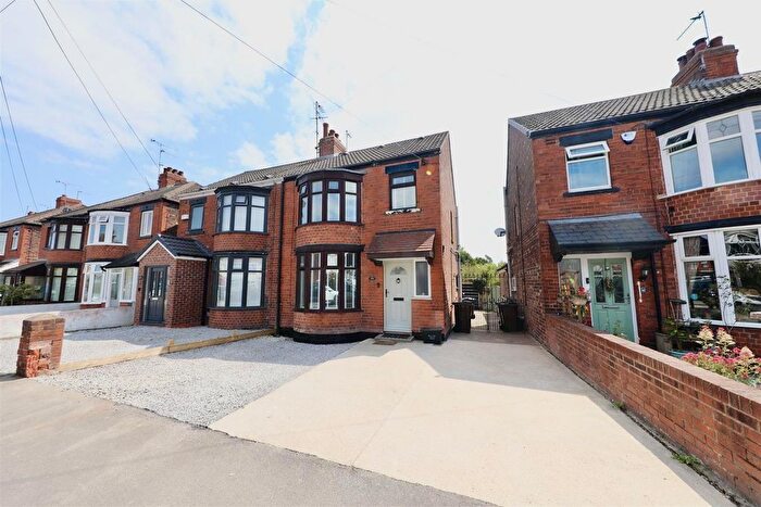 3 Bedroom Semi-Detached House For Sale In Silverdale Road, Hull, HU6