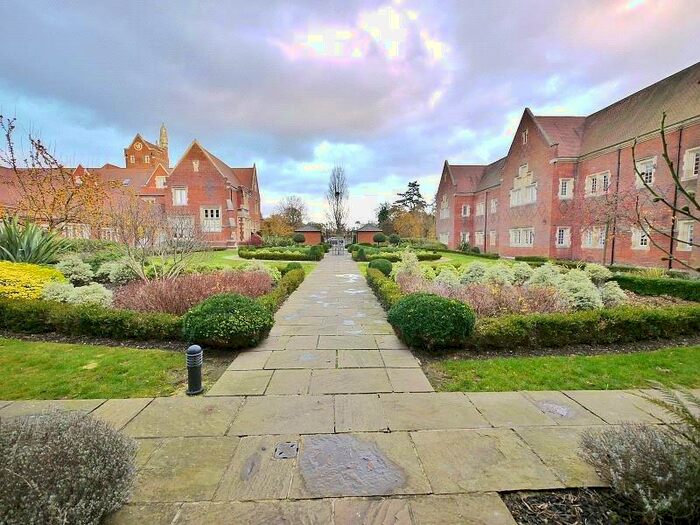 2 Bedroom Apartment To Rent In Pope Court, The Galleries, Brentwood, CM14