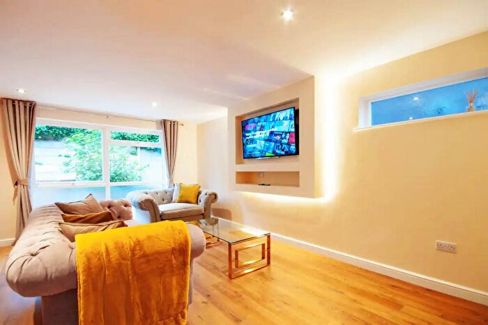3 Bedroom End Of Terrace House To Rent In Friars Court, The Park, Nottingham, NG7