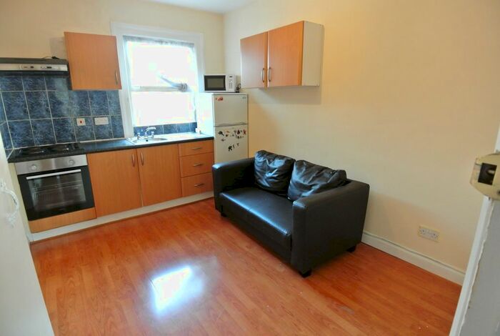 1 Bedroom Flat To Rent In High Road, Willesden NW10