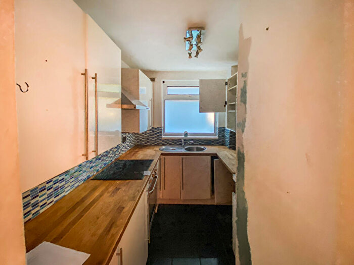 2 Bedroom Flat For Sale In Flat, Carlton Court, Hulse Road, Southampton, SO15