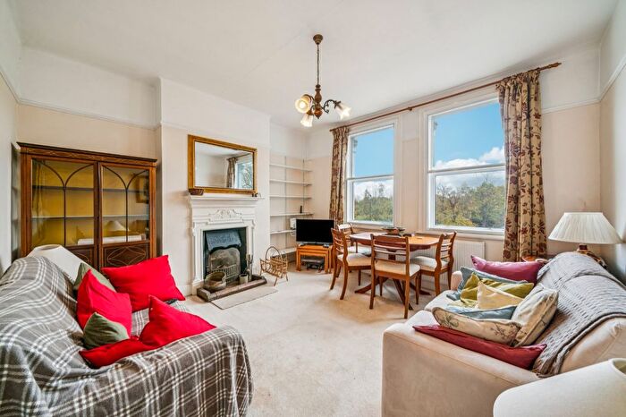 2 Bedroom Flat To Rent In Wandsworth Common West Side, Wandsworth, SW18