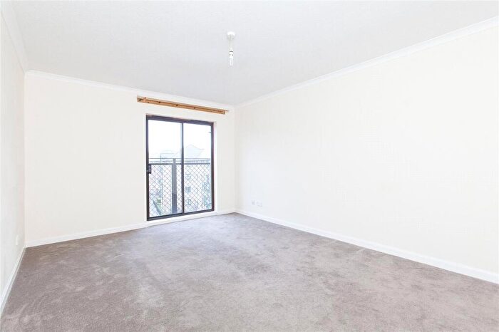 2 Bedroom Flat To Rent In West Silvermills Lane, Edinburgh, EH3