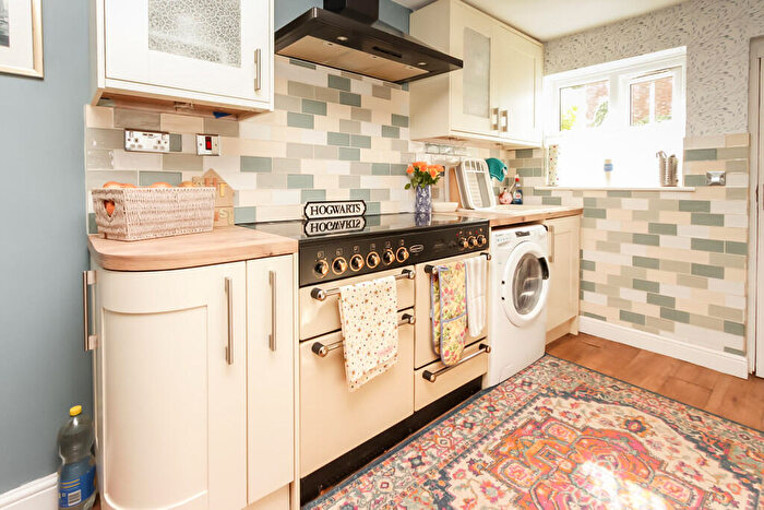 2 Bedroom Cottage For Sale In Harrowick Lane, Earls Barton, NN6