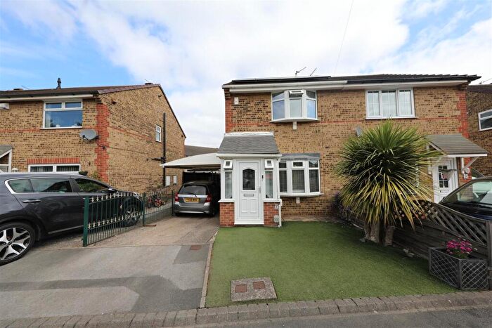 2 Bedroom Semi-Detached House For Sale In Brackley Close, Hull, HU8