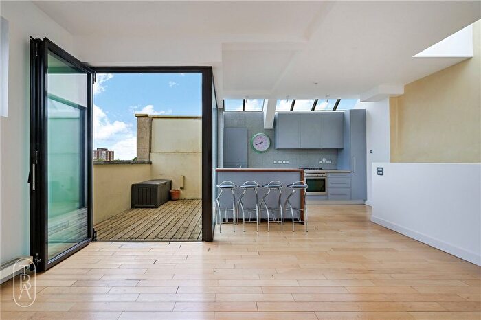 2 Bedroom Flat To Rent In Kingsland Road, London, E2