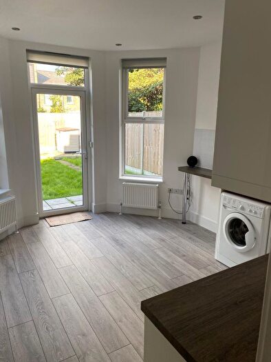 1 Bedroom Flat To Rent In Bedroom Flat – Arcadian Gardens, London, N22
