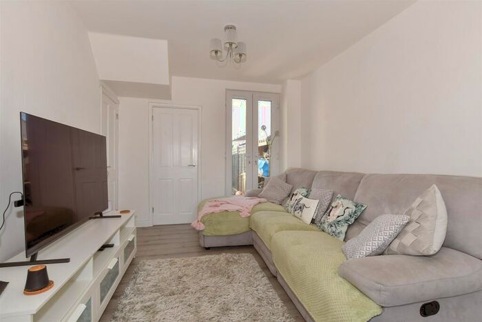 3 Bedroom Terraced House For Sale In Grain Road, Middle Stoke, Rochester, Kent, ME3