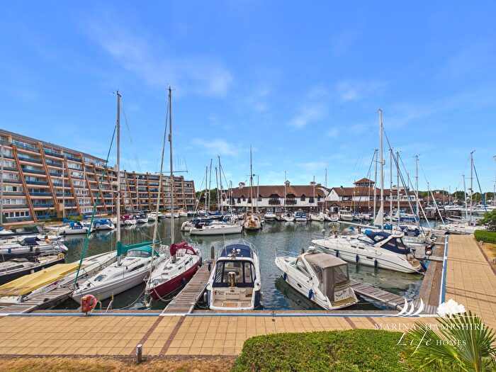 3 Bedroom Flat For Sale In Oyster Quay, Port Solent, PO6