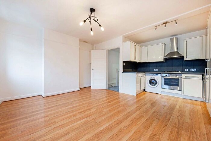 1 Bedroom Flat To Rent In Chase Side, London, N14