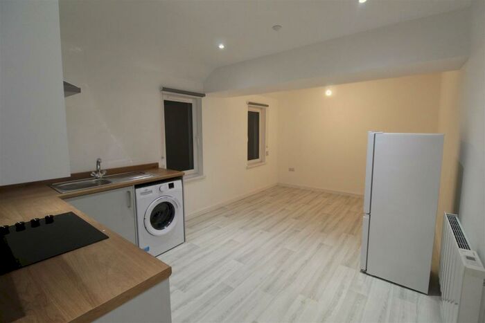 1 Bedroom Flat To Rent In Splott Road, Cardiff, CF24