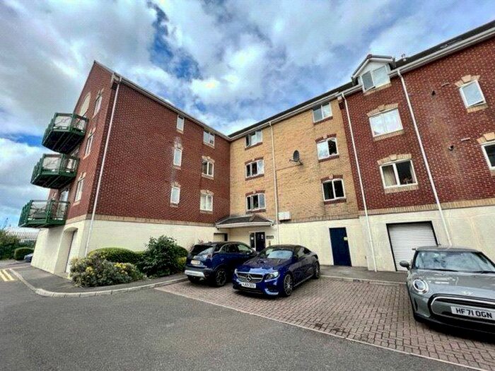 2 Bedroom Flat To Rent In Pacific Close, Southampton, Hampshire, SO14