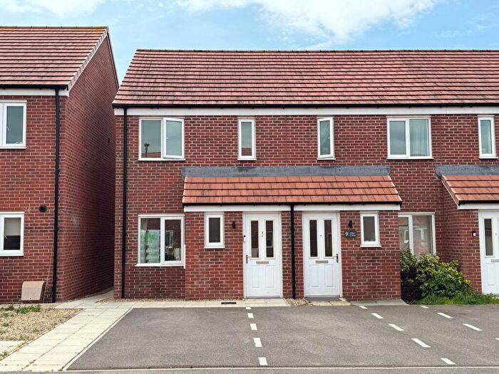 2 Bedroom End Of Terrace House For Sale In Allen Close, Grove, OX12