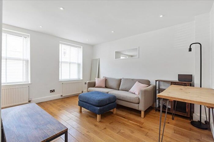 2 Bedroom Town House To Rent In Aspenlea Road, Hammersmith, London, W6