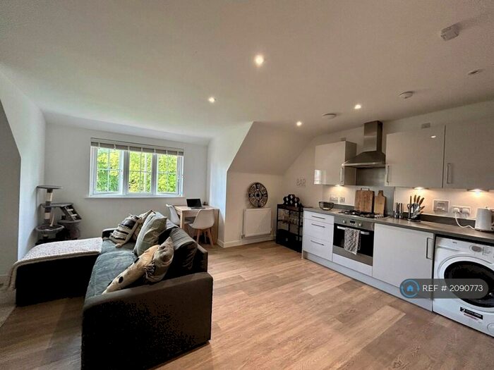 1 Bedroom Flat To Rent In Scotia Court, Merstham, RH1