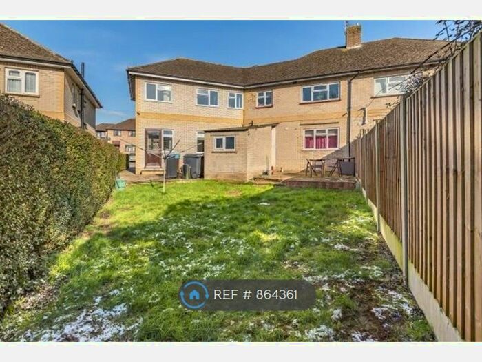 9 Bedroom Semi-Detached House To Rent In Larchwood Drive, Englefield Green, Egham TW20