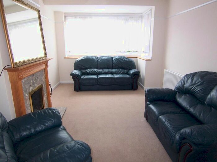 3 Bedroom Property To Rent In Barnsbury Close, New Malden, KT3