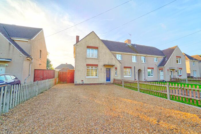 2 Bedroom Semi-Detached House For Sale In Cardington Road, Bedford, MK42
