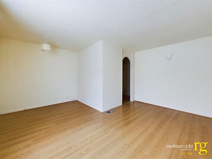 1 Bedroom Maisonette For Sale In Westfield Park, Hatch End, Pinner, HA5